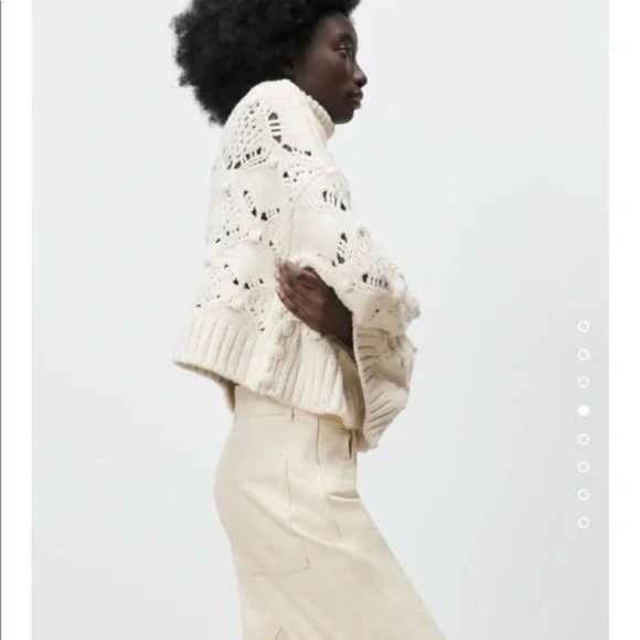 Zara Sweater with cable knit detailing. Buttoned cuffs and sides. Size S - Picture 10 of 10